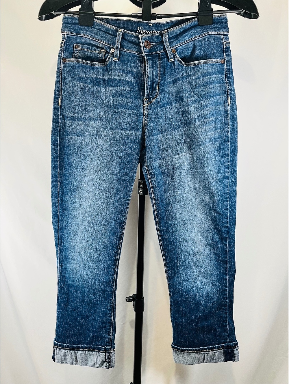 Signature by Levi Strauss & Co. Modern Capri Women's Blue Denim Jeans, Size W28,
